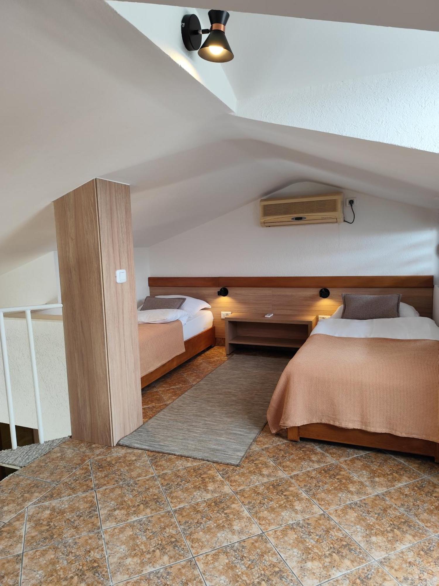 Guest House Jedro Petrovac الغرفة الصورة