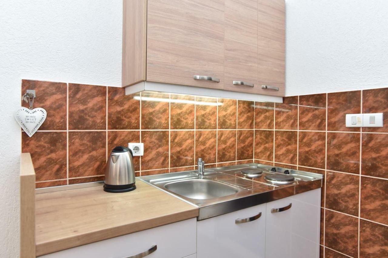 Guest House Jedro Petrovac المظهر الخارجي الصورة